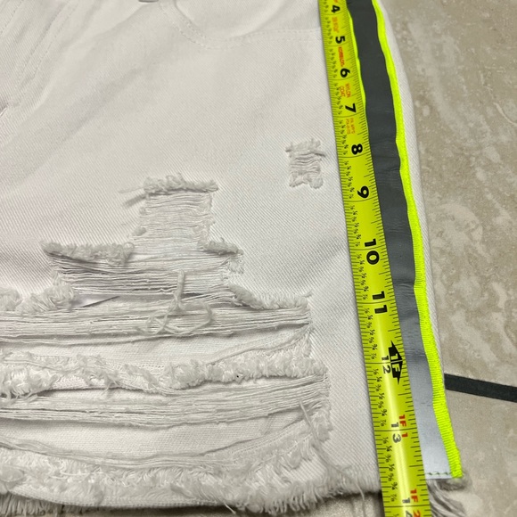 b original by shoe fly Women’s destroyed stripe ribbon denim white shorts size L - Picture 9 of 9